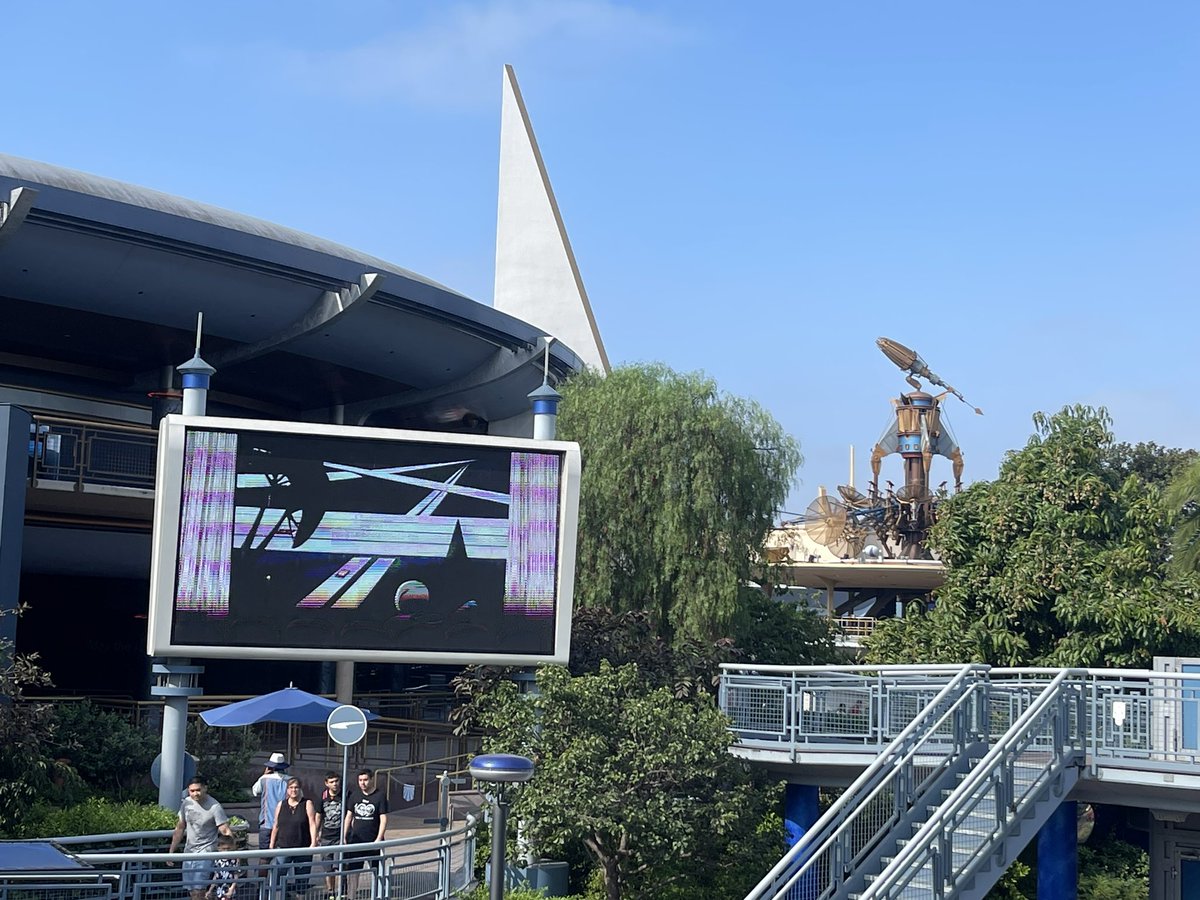 DisDreamGirls's tweet photo. Tomorrowland is looking might fine today! #disneyland #disneylandresort #waltdisney #disneypodcast #disneypodcasters #disneydreamgirlspodcast #instadisney #instadisneyland #disneypics #disneylandpics #disneyland100 #disneylandcalifornia https://t.co/YfFHzOcjxy
