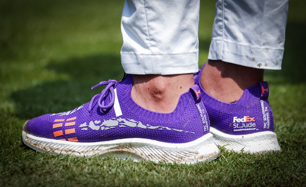 DailyMemphian's tweet photo. Custom golf tournament footwear, inspired by St. Jude, is part of designer Edward Bogard���s plan to change the world, one pair of shoes at a time. https://t.co/dleLntI7Zm

By @buckleytim18 |📷 Courtesy of @EdwardBogard / @SoGiv https://t.co/oyLsRHXLf2