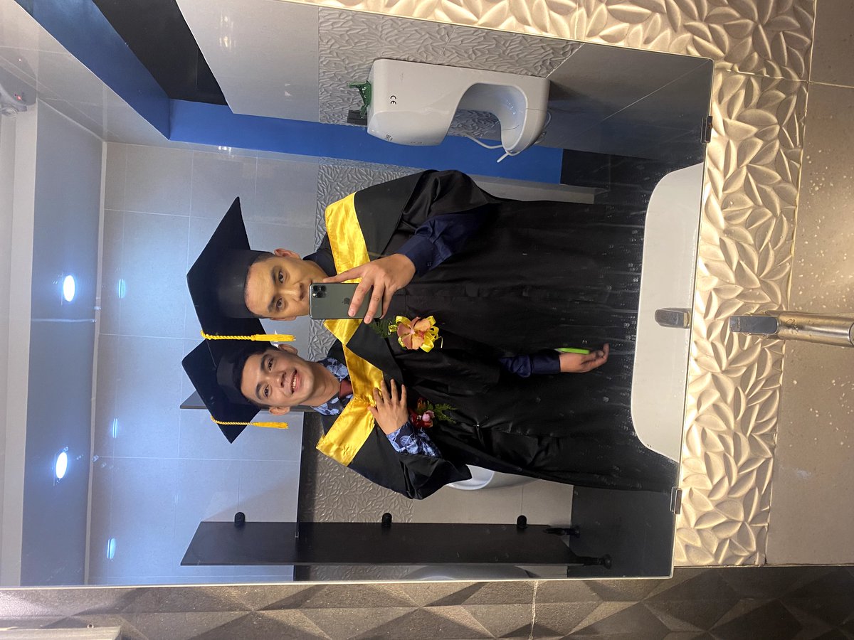 clawrencelexus1's tweet photo. Congratulations graduate's ♥️😍 https://t.co/Vsv9ONdhhv