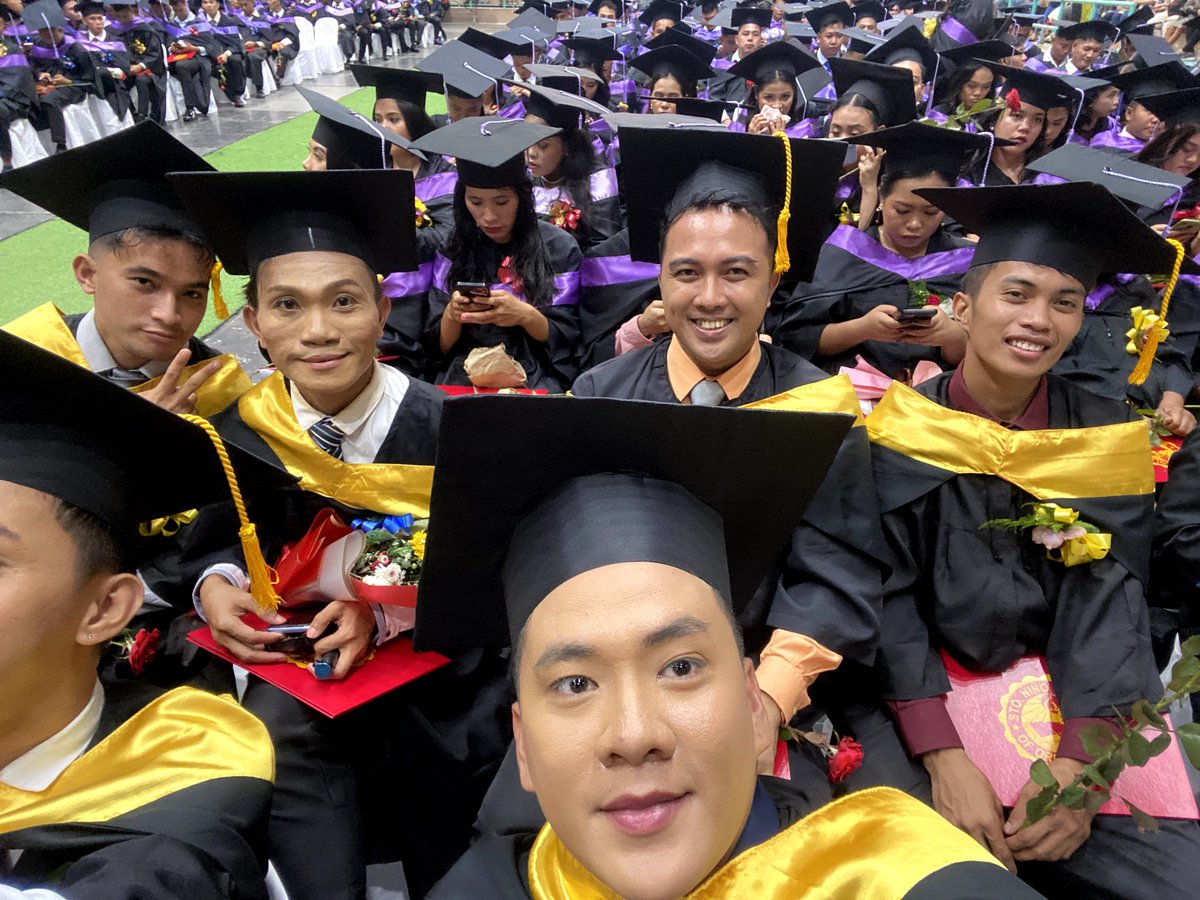 clawrencelexus1's tweet photo. Congratulations graduate's ♥️😍 https://t.co/Vsv9ONdhhv