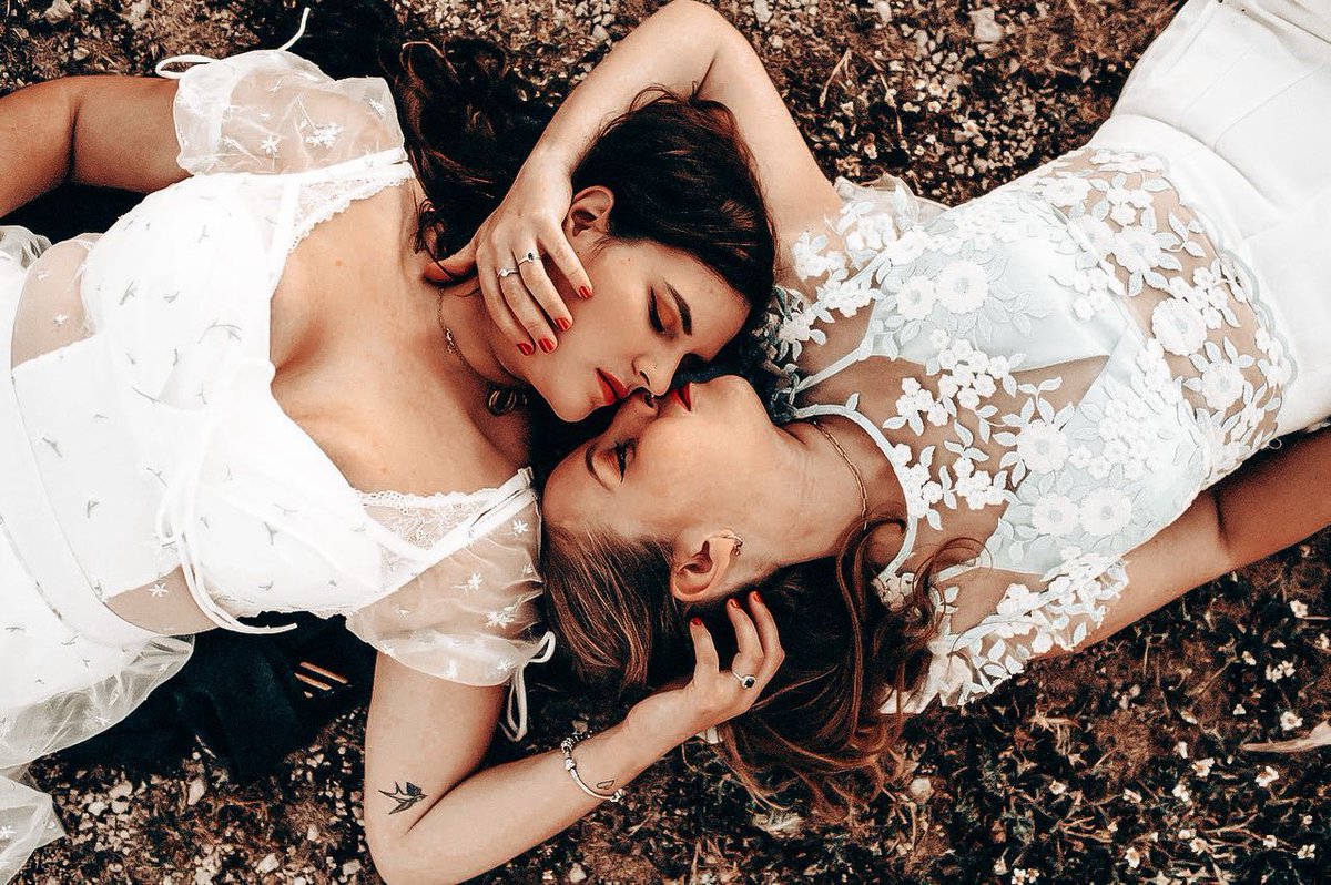 evollgbt's tweet photo. Amazing couple: @crisnesslove 💕
#lesbianvisibilityday #lesbianlove #lesbiancouple #lovestory #mrsandmrs #twobrides #mujerymujer #dosmamas #queercouple #lesbianpride https://t.co/3IOmYNgLXO