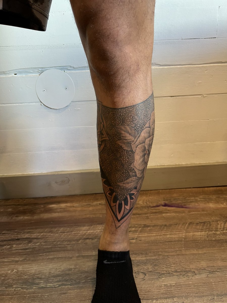 davidhodgesart's tweet photo. Slowly coming together, thanks so much Andres! 🙏
#atlanta #atlantaga #atltattoo #kennesawtattooartist #atlantatattoo #atlantatattoos #roswelltattooartist #atlantatattooartist #georgiatattooartist  #ornamentaltattoo #geometrictattoo #ornamentaltattoos #geometrictattoos https://t.co/Gyh7p08mHZ