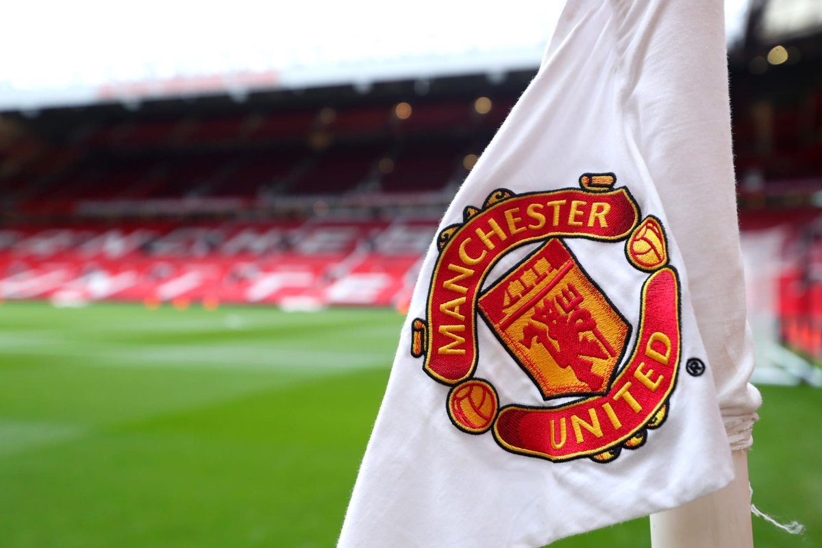 OCM_EAFC's tweet photo. Official , Manchester United are looking to sack their current manager with the Manchester based club already looking at potential replacements.

The club is said to be looking at Burnley manager Swanee , Real Madrid manager Benyo and Bayern Münich manager Max. 🔴🔴 https://t.co/2M4XXWNOLG