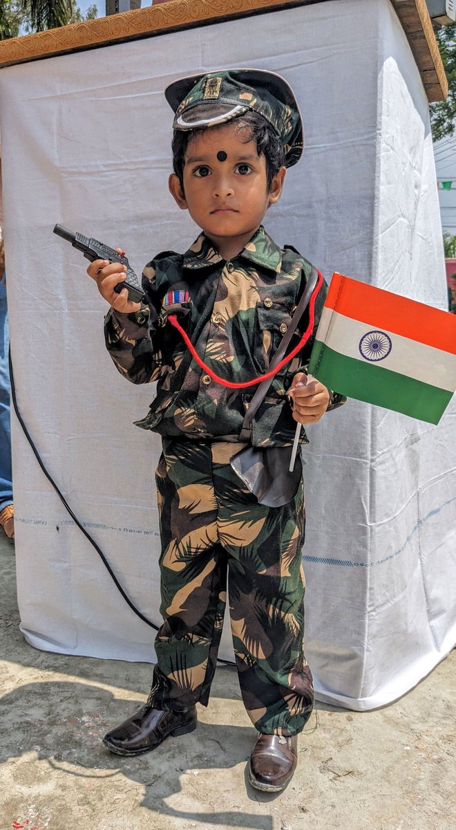 trilokiz's tweet photo. 77वें स्वतंत्रता दिवस की सारे भारतवासियों को ढेरों शुभकामना��ं। 🇮🇳🌷
भारत माता की जय, वंदे मातरम 🙏

#HappyIndependenceDay https://t.co/SaxxD6yUd9
