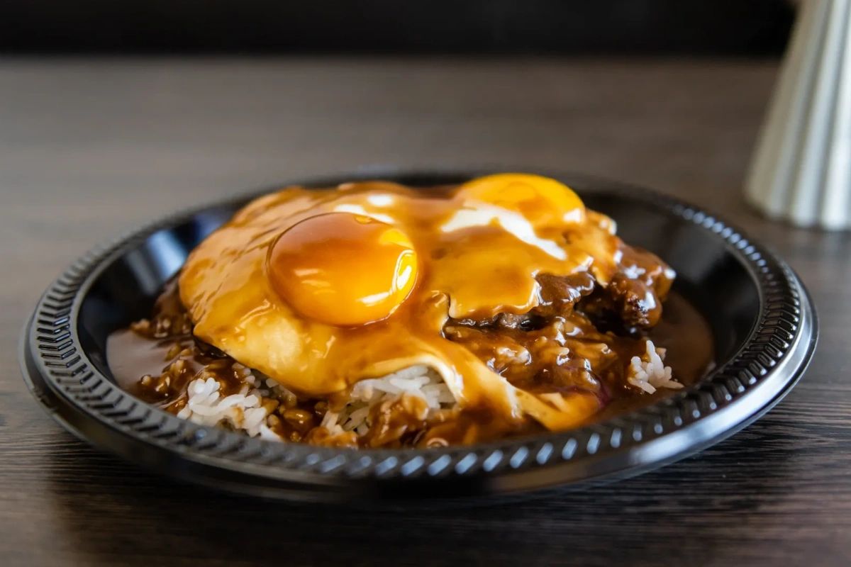 AuntiesCafeCA's tweet photo. Are you ready to take a culinary trip to the islands? Dive into our mouthwatering loco moco and let your taste buds transport you to paradise! Share your favorite Hawaiian comfort food dish with us in the comments! 🍛💦 #AuntiesCafe #GardenaEats #HawaiianFoodCravings https://t.co/Igod7vtb2R