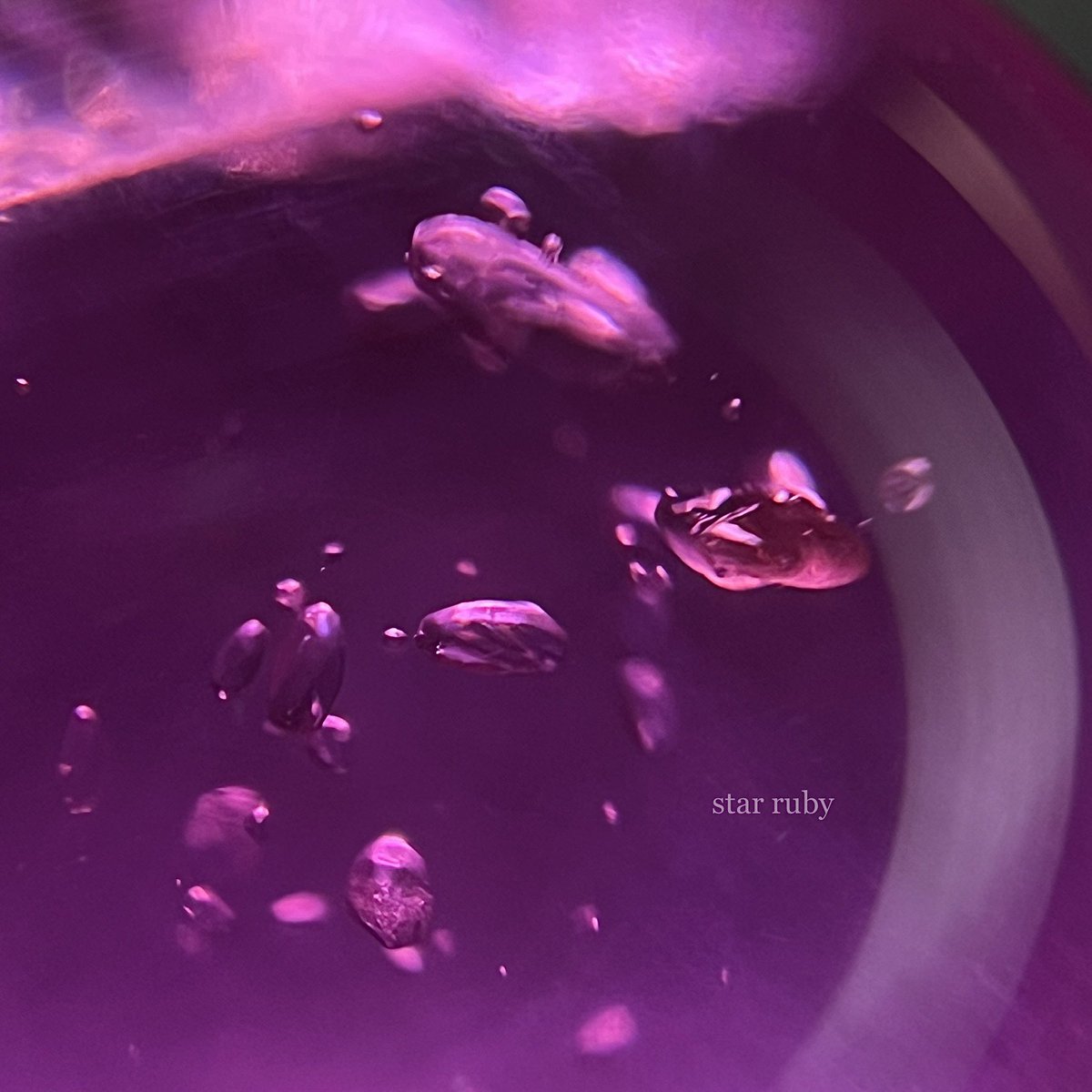 satotradingco's tweet image. 石の中には色褪せない星たちが。

#starruby #スタールビー