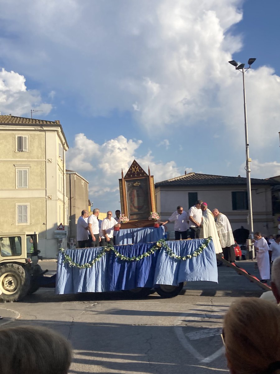Nationale feestdag #Ferragosto. Pracht van een processie in Amelia #Italiaansezomer2023