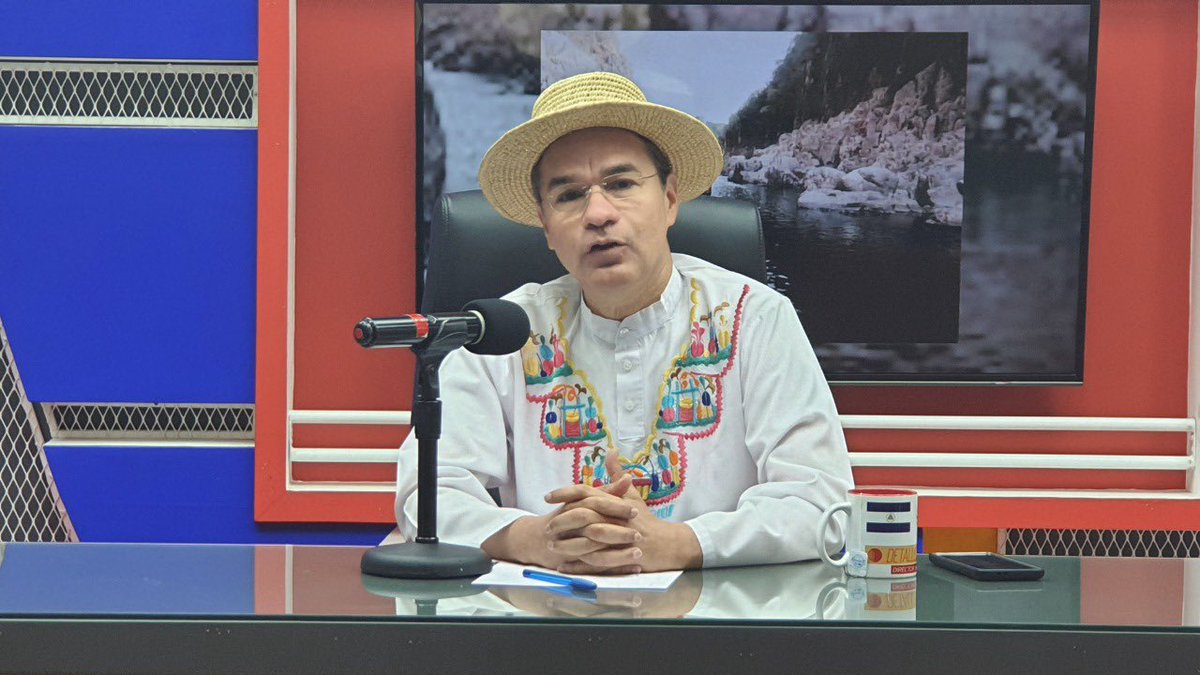 El Huipil no solo es vestido tradicional de pueblos originarios, de mestizos y campesinado, sino que además es resistencia y oposición a la homogenización cultural mundial, es la terquedad por preservar y perpetuar nuestra identidad cultural

#4419SiempreVictorioso
#PLOMO19