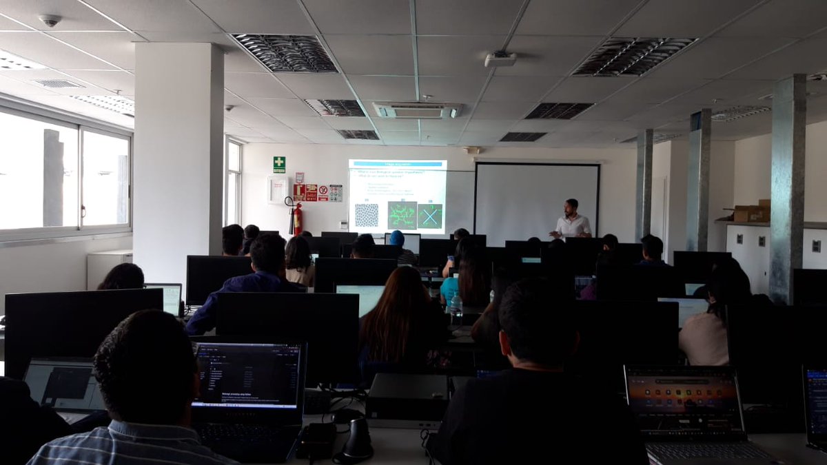 CienciaLatitud0's tweet photo. It is image processing time in the second day of #EPIC3 @andresm_1986 from @UniKonstanz is telling us about bioimages and convolutional neural networks. 💻 🧬 https://t.co/KPxlxgkG0m