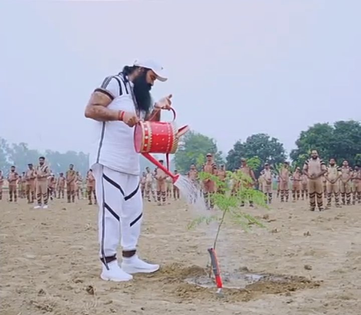 Kybablu29's tweet photo. Today is the Incarnation Day of Saint Gurmeet Ram Rahim Ji who has taught us the true way of living i.e. with morality, humanity and pride. To celebrate this occasion in the form of MSG Bhandara, people participated in #MegaTreePlantation all around the world. https://t.co/9WUV79b1RY
