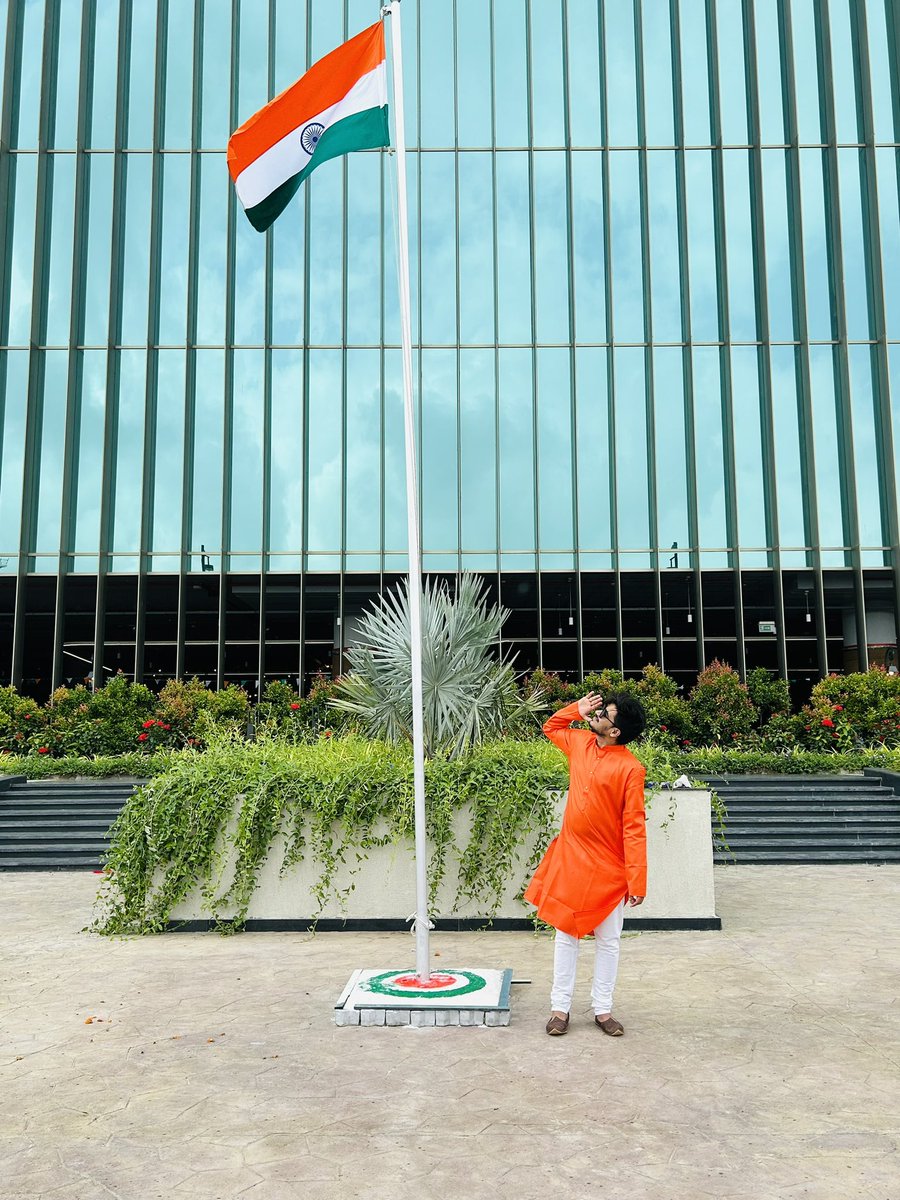 pranayp0's tweet photo. 28 States 7 Union Territories 1652 Total Languages 6 Major Religions 100s of Festivals &amp; 1 Country! Proud to be an Indian! Happy Independence Day! https://t.co/rxf1RWBOKX