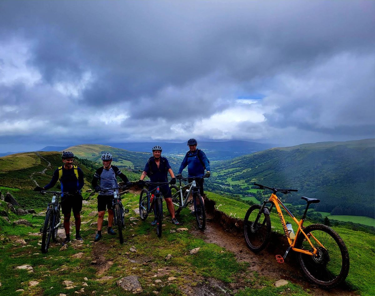 The R Mon RE (M) tweet media