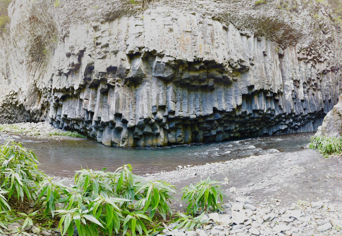 974laurent974's tweet photo. Ballade en famille au Sentier Dassy puis les pieds dans l’eau dans les Gorges du Bras de la Plaine #lareunion #rando https://t.co/4lg8Oxa7b0