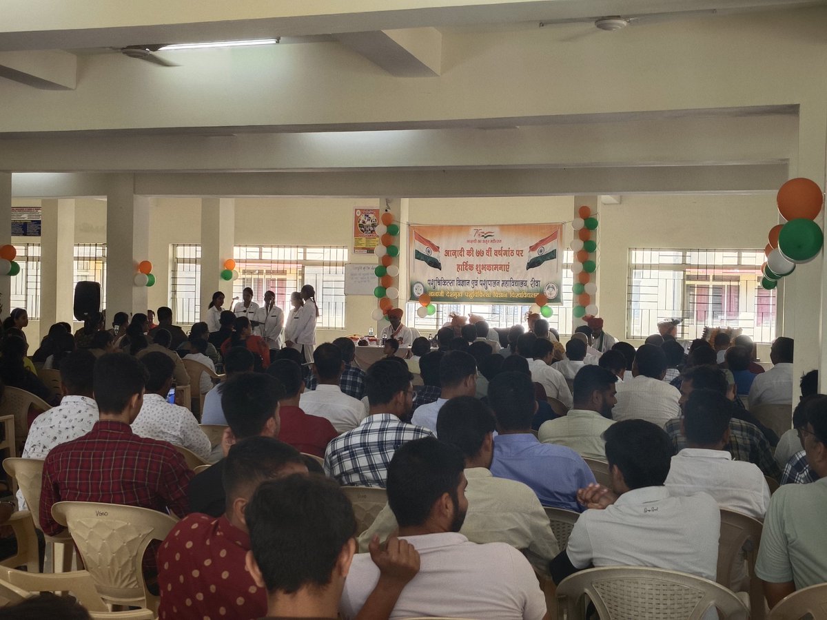 Vetrewa's tweet photo. स्वतंत्रता दिवस की 77 वी वर्षगांठ को महाविद्यालय में हर्षोल्लास के साथ मनाया गया।
आदरणीय अधिष्ठाता महोदय द्वारा ध्वजारोहण किया गया।मुख्य अतिथि के रूप में डॉ. एस.पी. शुक्ला सर, मेजर सत्यनारायण सर और पूर्व डीन डॉ. बघेल सर रहे।

@icarindia 
@presidentVCI 
@Ndvsu_mp https://t.co/0lZokZ1gby