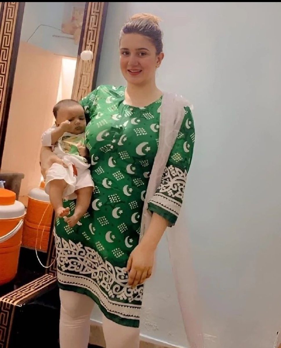 Sadi1ia's tweet image. بچہ پوچھ رہا ہے کہ آپ رات کو دودھ کتنے بجے پیتے ہیں؟