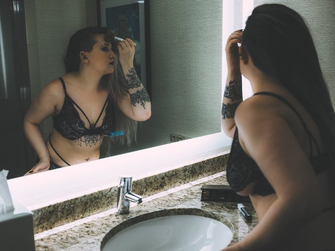 Just let me touch up&hellip; https://t.co/LqgmNoMZbL<a href="/tag/ootd"class="tags"><span>#ootd</span></a>