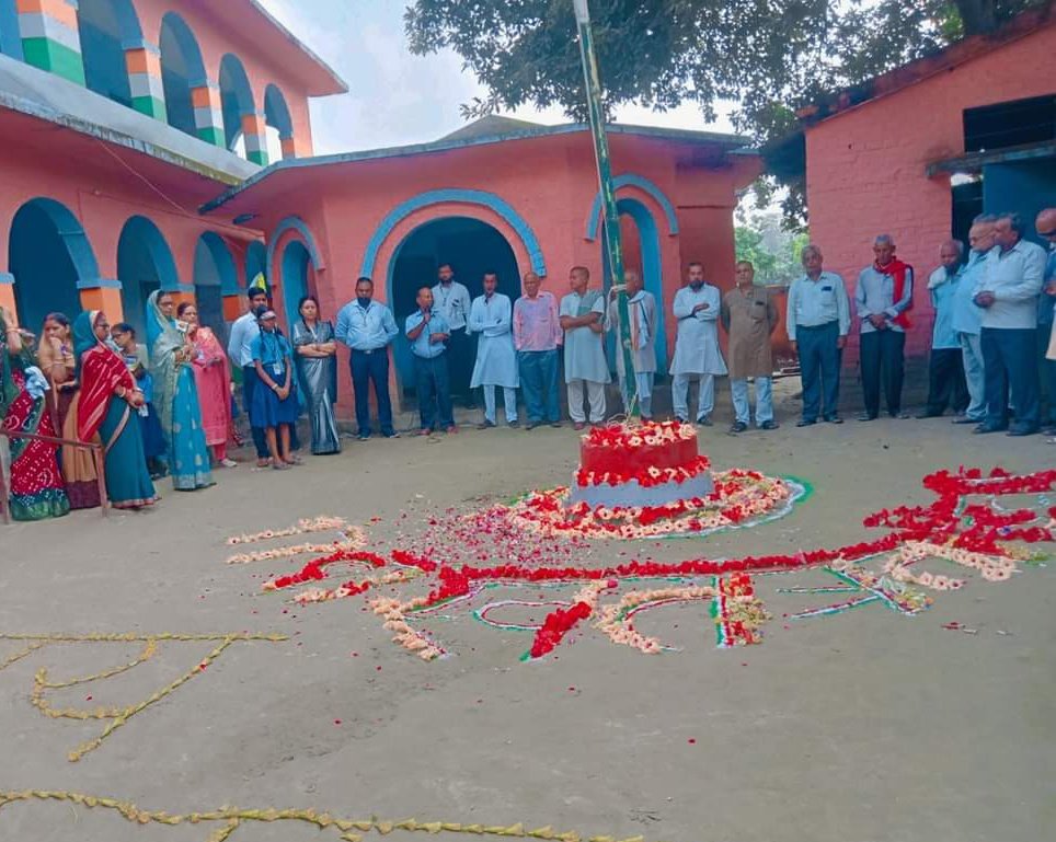 PKPankaj4's tweet photo. ➡️ राजकीय उत्क्रमित मध्य विद्यालय थतिया,  मोतीपुर, मुज़फ्फरपुर
#IndependenceDay2023 
@BiharEducation_ @Asmita80283715 @News18Bihar @KashishBihar @teachersofbihar @VijayKu10905637 https://t.co/Z2m4WwezdI