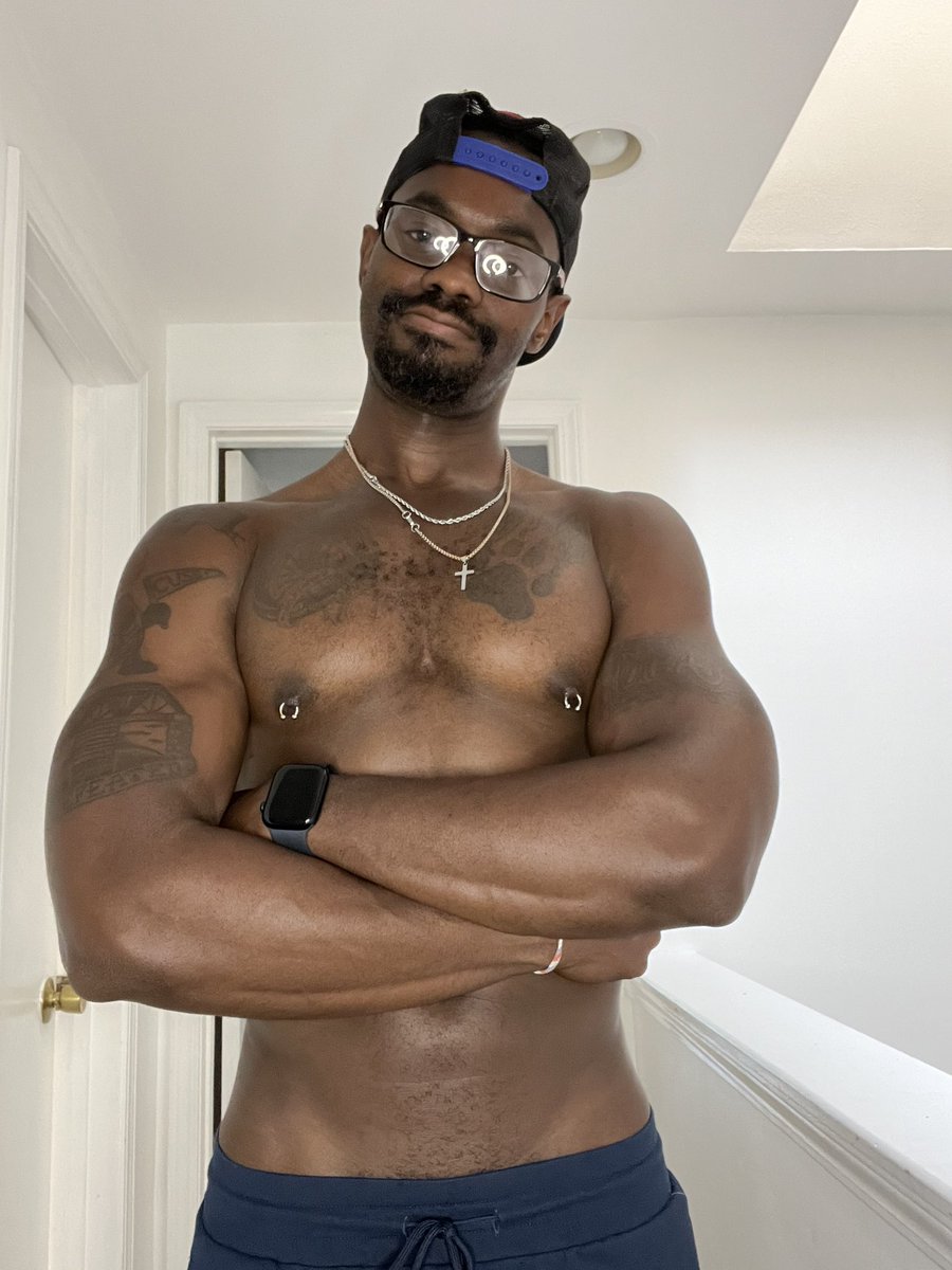 tasteyousee's tweet photo. Post workout pic in an attempt to gain more followers. Help a Brotha out!! https://t.co/UxbB3e1Zs3