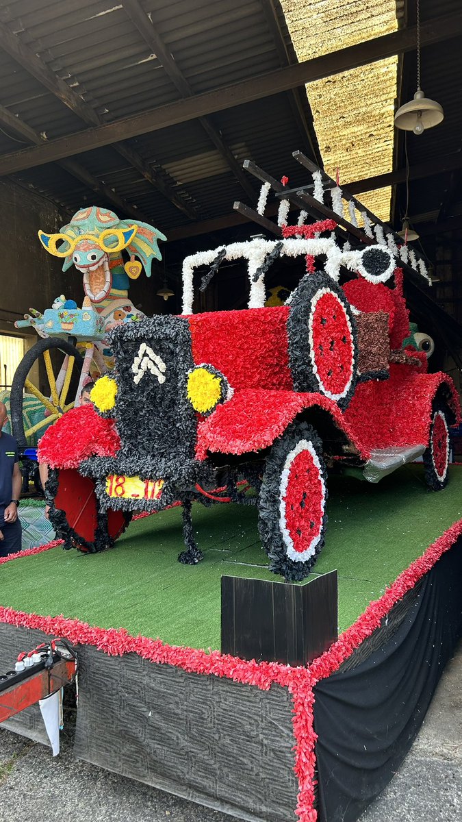 1ere partie du 15 Aout avec le défilé du Corso fleuri. Avec de l’eau et des bulles. 

2eme partie ce soir a 21h00. Avec un parcours de nuit. 

A tout a l’heure. 

<a href="/VilleMarvejols/">Ville de Marvejols</a> <a href="/sdislozere/">SDIS48</a> <a href="/PompiersFR/">Pompiers de France</a>