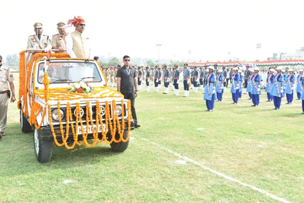 JINDNEWS1's tweet photo. स्थानीय एकलव्य स्टेडियम में धूमधाम से मनाया गया 77 वां स्वतंत्रता दिवस समारोह  
देेवेन्द्र सिहं बबली ने राष्ट्रीय ध्वज फहराया व ली भव्य परेड़ की सलामी
तिरंगा झंडा हमारे देश की आन बान एवं शान, सभी जिलावासी फहराएं अपने घरों पर तिरंगा : देेवेन्द्र सिहं बबली https://t.co/MVrsfogUDL