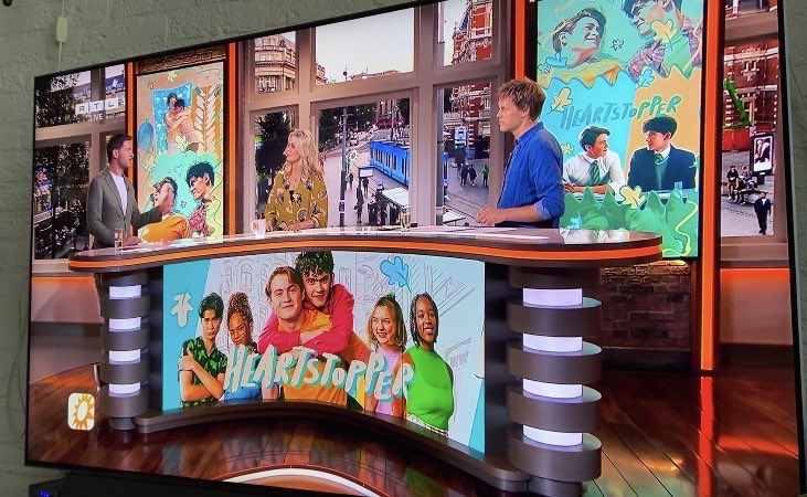 coloursofnickk's tweet image. there was just a tv show in my country with a 5 minute column about heartstopper and it was literally positivity after positivity. im so proud 😭🤍