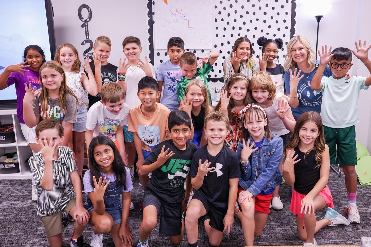 Jack_D_Johnson's tweet photo. Happy first day of school! We are so happy to see your SMILES back in our hallways. #JESfamily #Smile https://t.co/LazP3YRInI