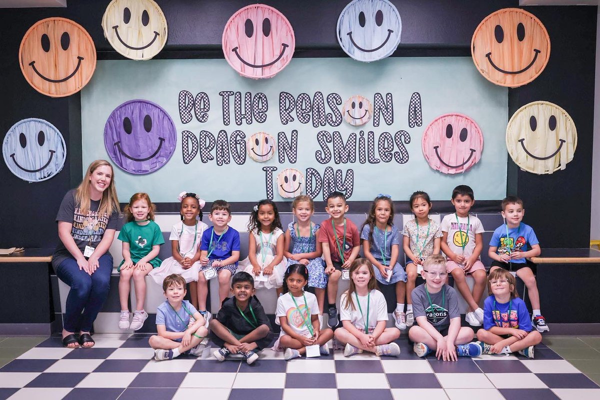 Jack_D_Johnson's tweet photo. Happy first day of school! We are so happy to see your SMILES back in our hallways. #JESfamily #Smile https://t.co/LazP3YRInI