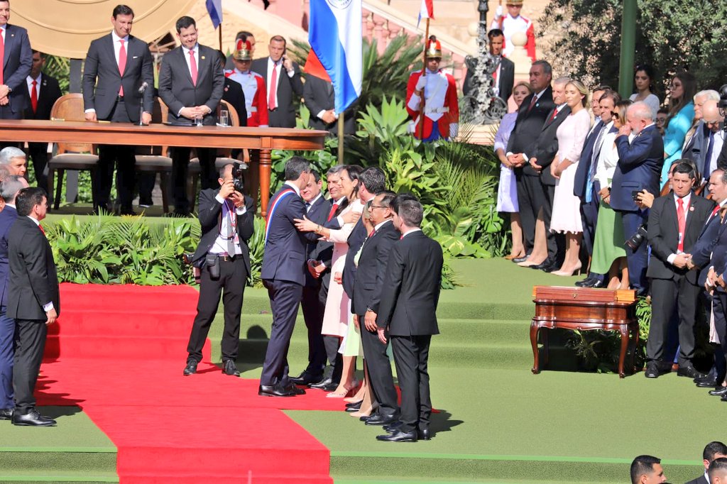 MECpy's tweet photo. #TraspasoDeMandoPY 🇵🇾

☑️Asume nuevo ministro de Educación

Luis Fernando Ramirez juró como ministro de Educación y Ciencias, durante la ceremonia de Traspaso de Mando, encabezada por el presidente de la República, @SantiPenap https://t.co/LkUB1A0Ivy