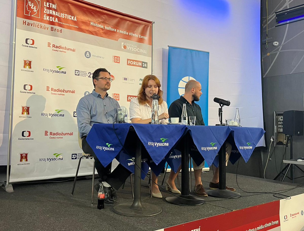 🔴 Na <a href="/LZS_official/">Letní žurnalistická škola</a> právě začal náš panel "Dokáže střední Evropa znovu věřit faktům?" Pokud nejste na místě, debatu můžete sledovat také online na 👉 youtube.com/watch?v=wxkfHt…

🎙️Spíkry jsou <a href="/Pavel_Havlicek_/">Pavel Havlicek</a>, <a href="/KandrikMatej/">Matej Kandrik</a> (<a href="/AdaptInstitute/">Adapt Institute</a>) a moderuje <a href="/NikaNemeckayova/">NikaNemeckayova</a>.