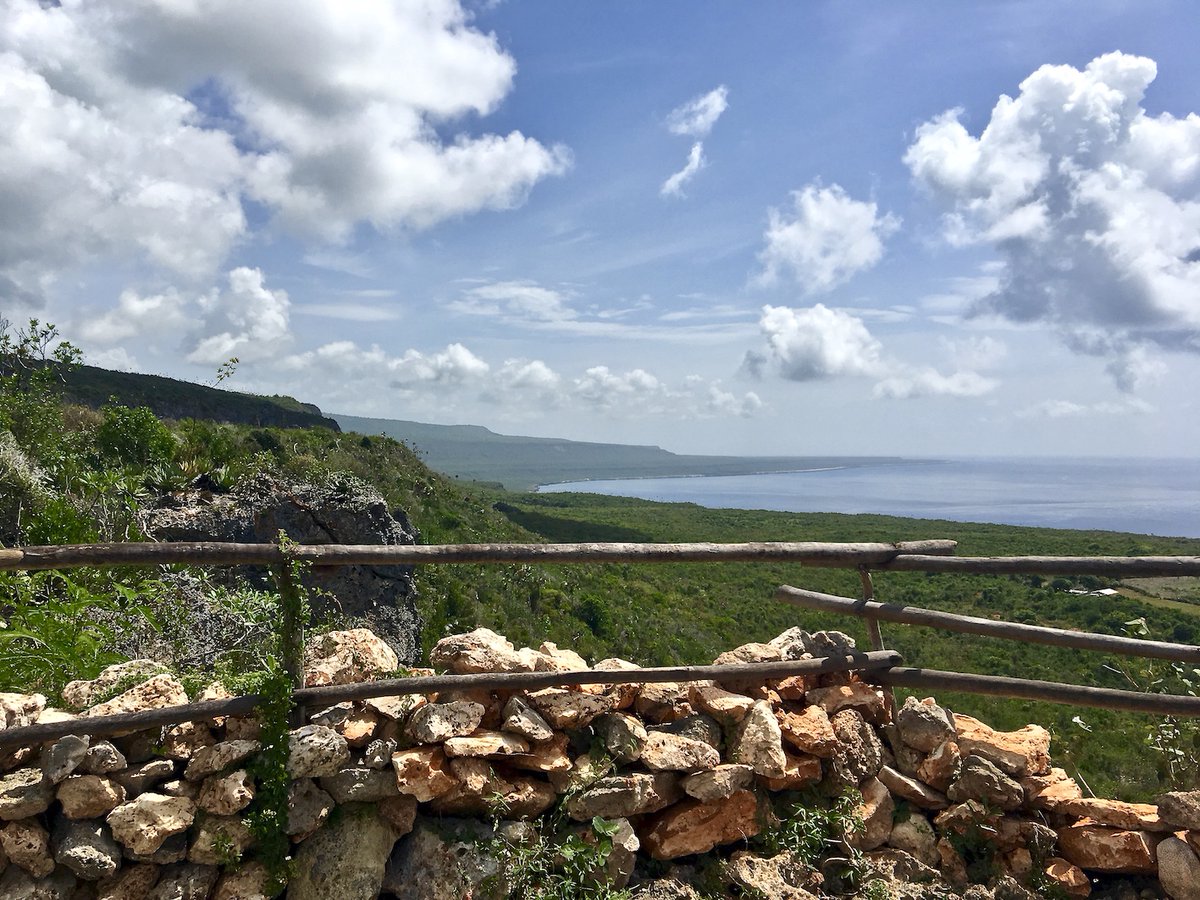 @LindaPeters64 @CharlesMcCool A2: On the same road trip, Maisí's Caribbean coastline, just south of #Baracoa, is made up of amazing quaternary interglacial coral and marine uplifted terraces. These were recently declared as one of the world's first 100 geoheritage sites. #TRLT 👉 iugs-geoheritage.org/geoheritage_si…