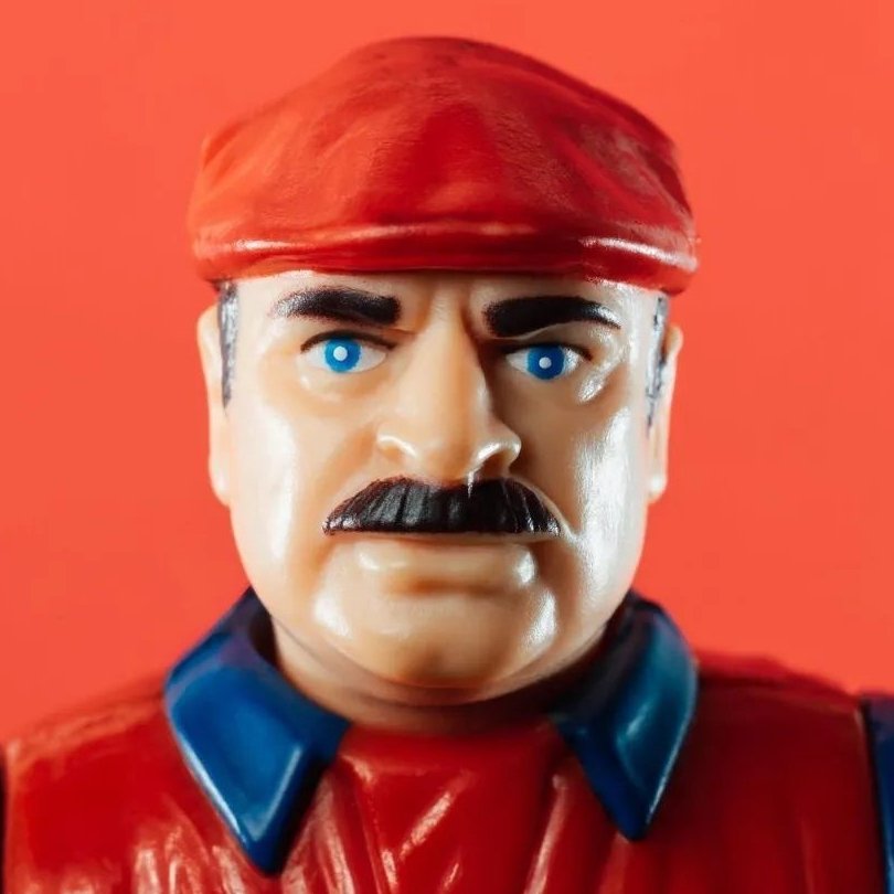 A macro photography project I am proud to say I made a theme tune for, go check it out on instagram, just search up 'Plastic Heads' and the page will come up :)

#photography #mario #plastic #macro