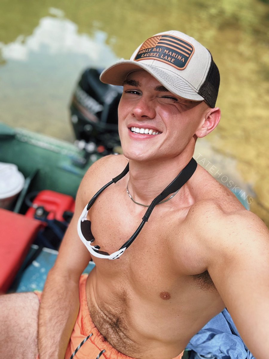 realtatehoskins's tweet photo. POV you are a fish (the flying kind) https://t.co/IThc7PIl2J
