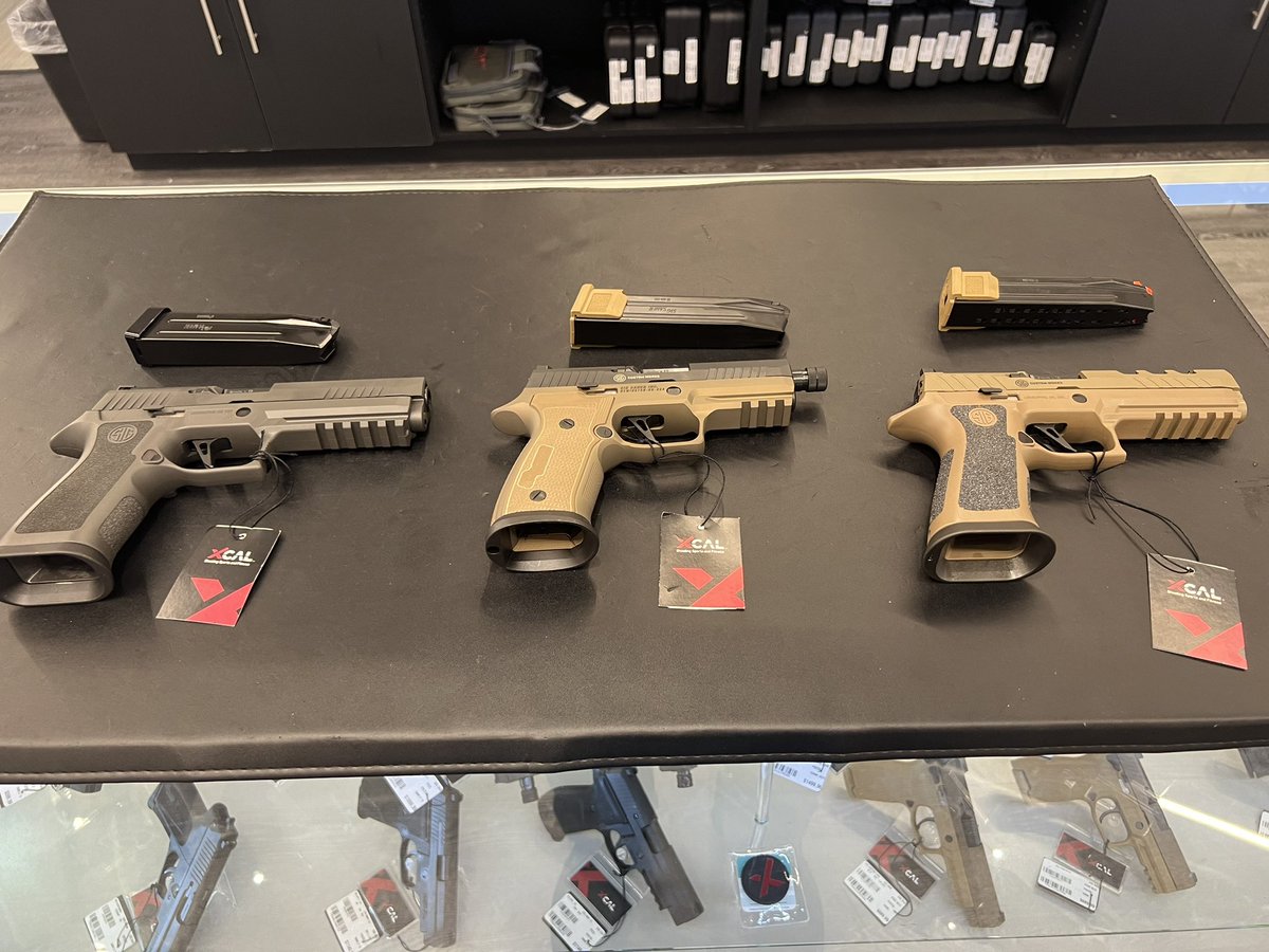 RonnieAdkins's tweet photo. Copped the P320 DH3 (far right) for Proving Grounds. Gonna head back and run about 300 rounds through it on the home range.
Happy #newblaster day, everybody.
(In order: X5 Legion, AXG Combat, DH3) https://t.co/cSxNJijS53