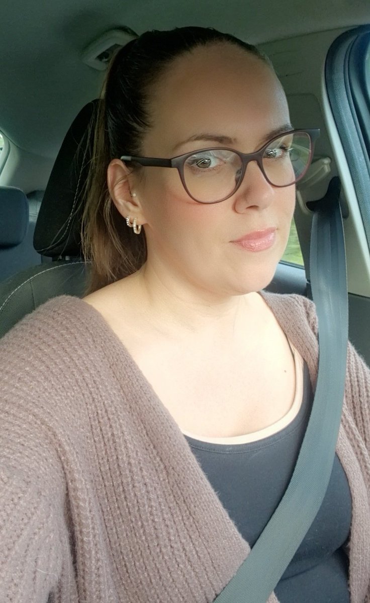 KayleighChesh's tweet image. Off to cover for the mother, as she's poorly #barwork #barmaid