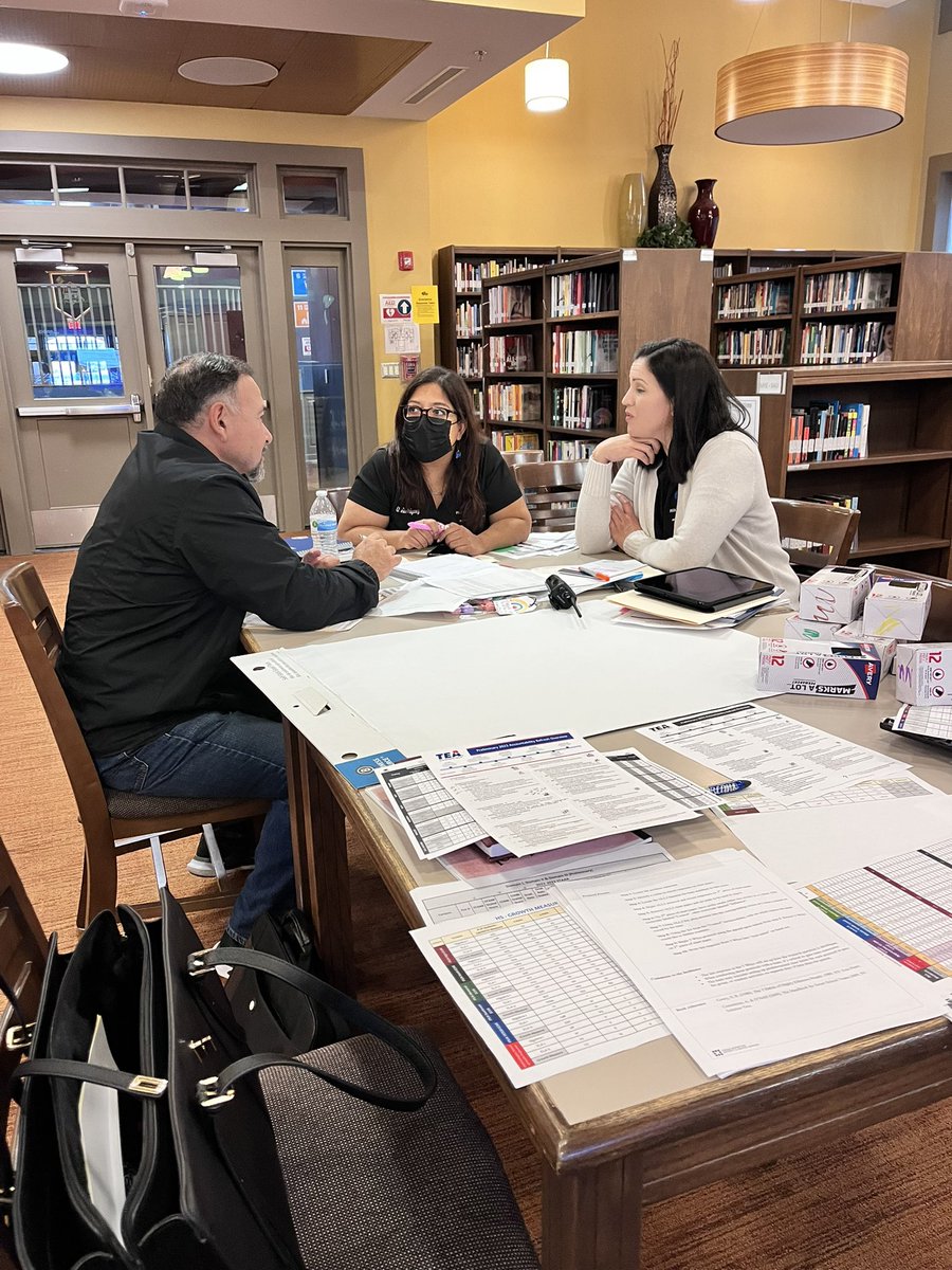 T-STEM Leaders Analyzing  data! Celebrating the results of the past  and planning for the successes of the future 💛💙💛💙