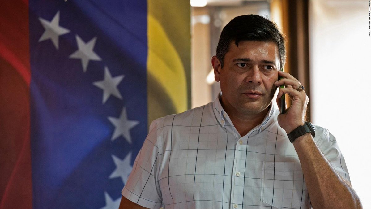 #15Ago | Freddy Superlano, candidato a las elecciones primarias de la oposición, consideró que es importante unificar los esfuerzos para proteger el proceso electoral en Venezuela.

"La persecución y amenazas a cada candidato es un mensaje de lo que ellos, el régimen de Nicolás