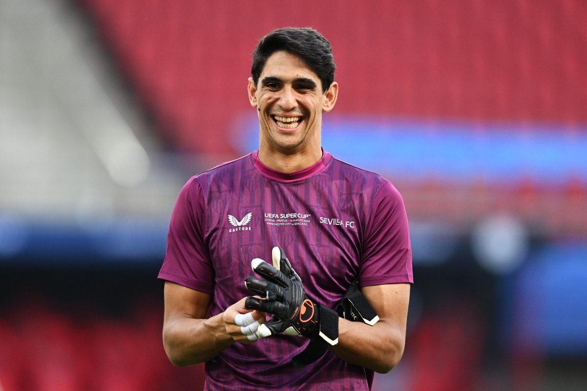 FabrizioRomano's tweet photo. Al Hilal are closing in on Yassine Bono deal with Sevilla. Talks discussing final details — fee close to €18/19m 🇸🇦🇲🇦

Bayern have left negotiations today as they believe Al Hilal’s bid is way higher.

Optimism to make it happen soon. https://t.co/TkhwWZnAOR
