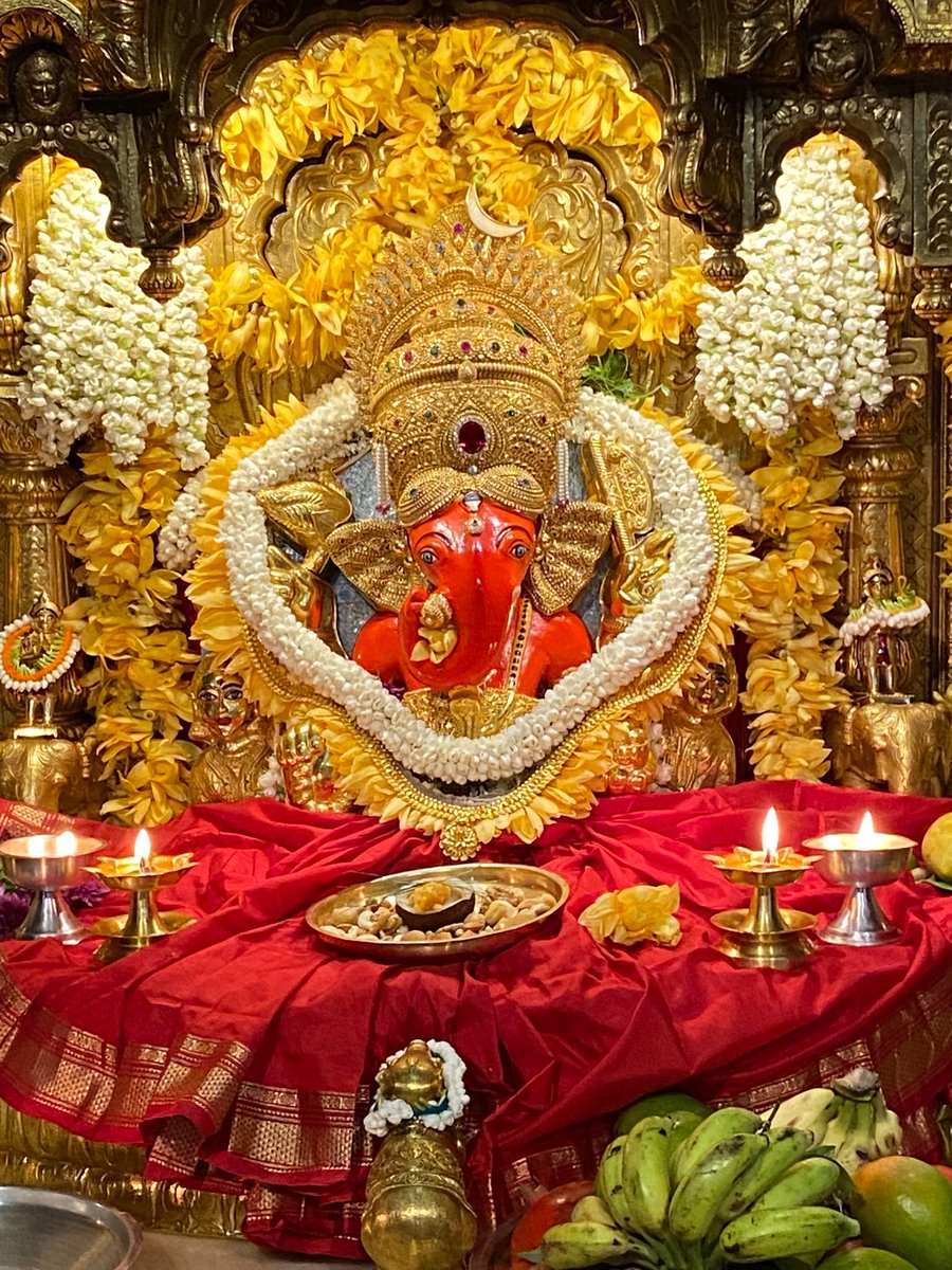 Priya_purohit1's tweet photo. गौरी नंदन श्री गणेश अद्भुत अलौकिक दर्शन ❣️ https://t.co/UkWbwgsLhd