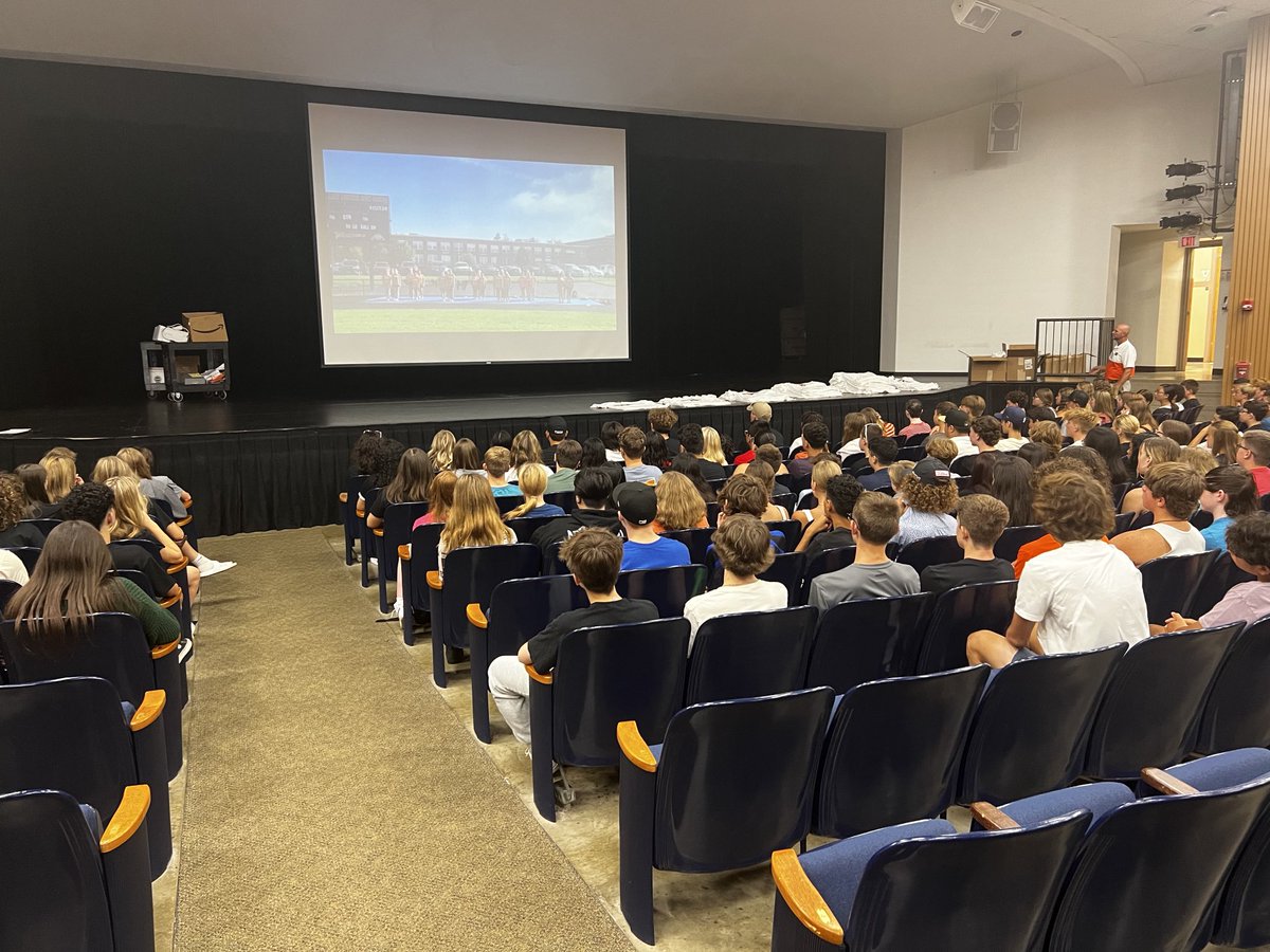 CarsonSterk's tweet image. Welcoming our Class of 2027 to the Tiger Family here at Freshmen Orientation! Let’s go! So excited to welcome these students to CLC this year! #WERCLC