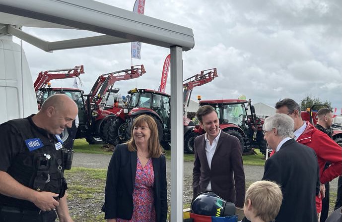 YnysMonLabour's tweet photo. Police officers, politicians and tractors at Y Sioe today. @NWPolice @lesley4wrexham @ieuan_williams_ @PrifWeinidog @acdunbobbin Our local Labour stall is in the Pavilion, all welcome to drop by for a chat. #SioeMon https://t.co/3hoItmzU1s
