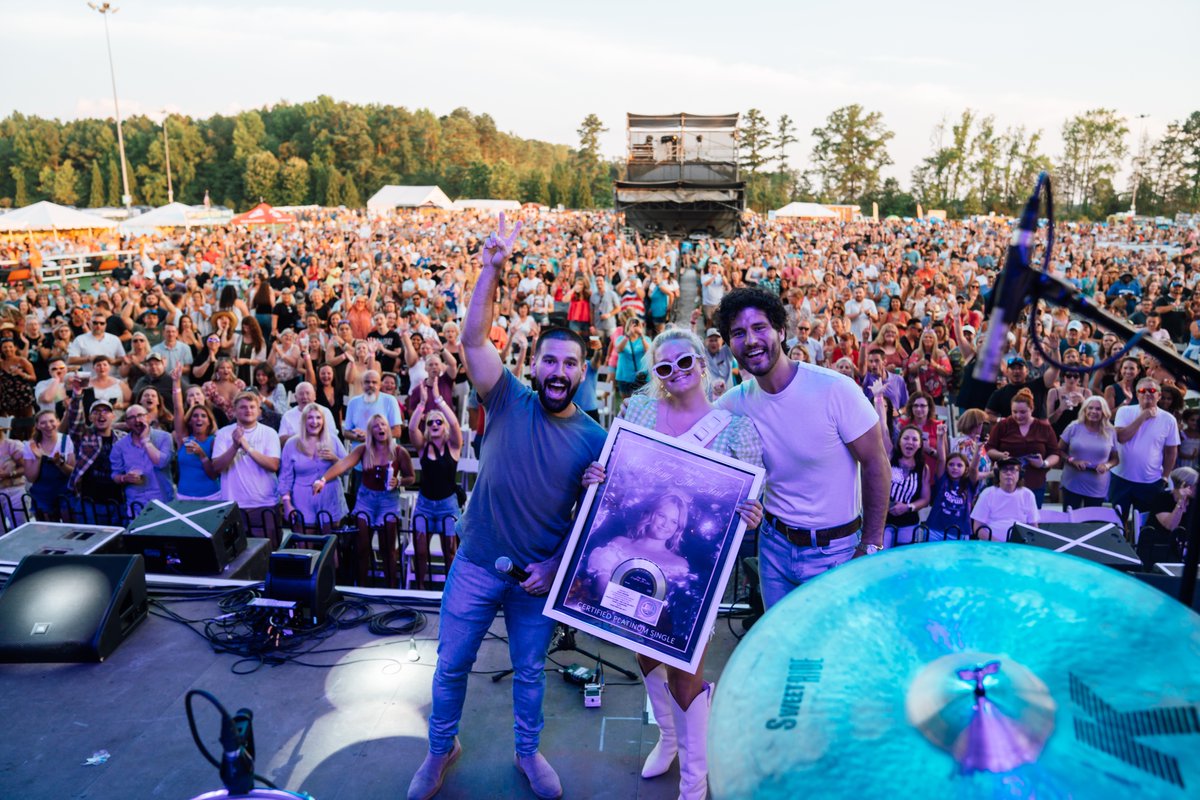 RIAA's tweet photo. 🎉 With @danandshay delivering an unforgettable onstage surprise, @haileywhitters celebrates her FIRST Platinum single for #EverythingSheAint💿! Cheers to the @BigLoud team 👏 https://t.co/eHDpzxZbD8