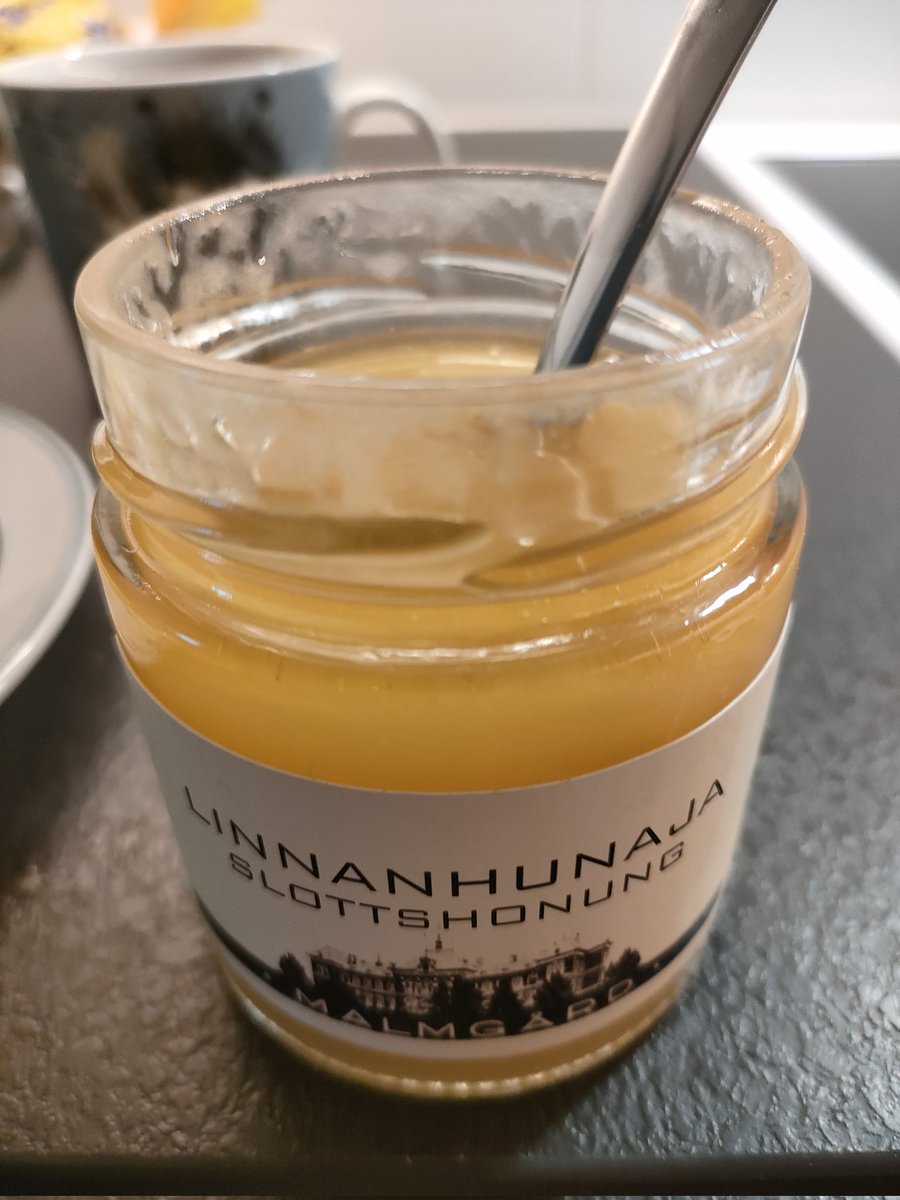 IamHula's tweet photo. Iltateen kanssa #Malmgårdin hunajaa ja lämpimiä karjalanpiirakoita munavoilla. Kyllä maistuu 😋😄🤗☕ #karjalanpiirakka #tee ja #hunaja
#ruokatwiitti #foodtweet https://t.co/G7PXCzA2Yx