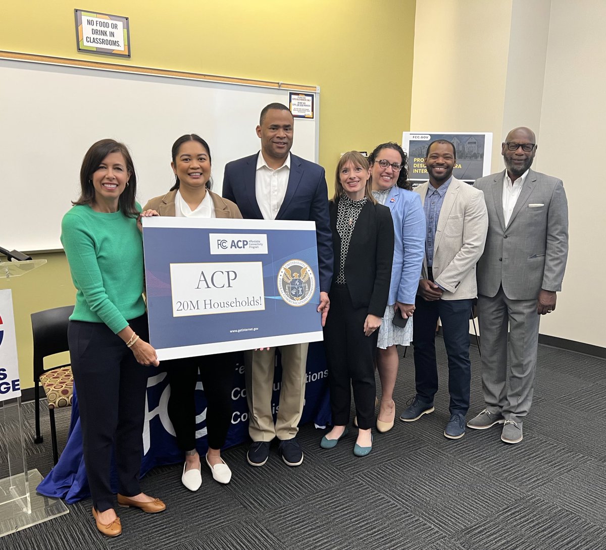 RepVeasey's tweet image. It was an honor to join Chairwoman @JRosenworcelFCC at @dallascollegetx today to discuss how the Affordable Connectivity Program is closing the #DigitalDivide by bolstering internet access for families.