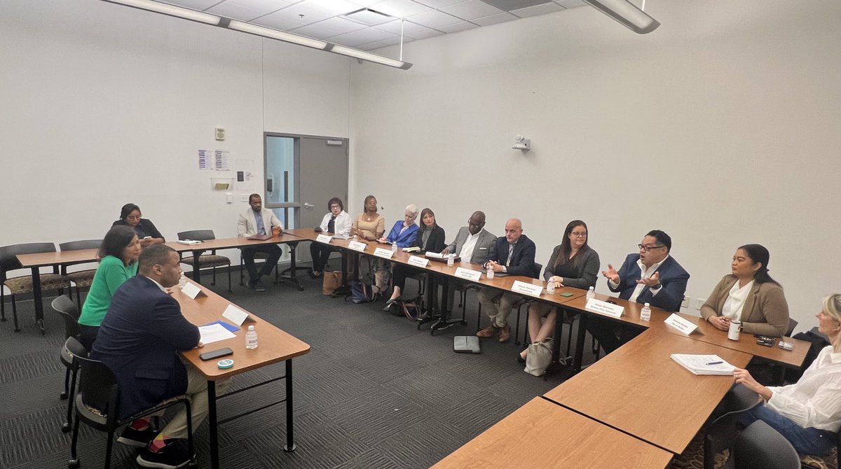 Rep. Marc Veasey (@repveasey) on Twitter photo It was an honor to join Chairwoman <a href="/JRosenworcelFCC/">Jessica Rosenworcel</a> at <a href="/dallascollegetx/">Dallas College</a> today to discuss how the Affordable Connectivity Program is closing the #DigitalDivide by bolstering internet access for families. It was an honor to join Chairwoman <a href="/JRosenworcelFCC/">Jessica Rosenworcel</a> at <a href="/dallascollegetx/">Dallas College</a> today to discuss how the Affordable Connectivity Program is closing the #DigitalDivide by bolstering internet access for families.
