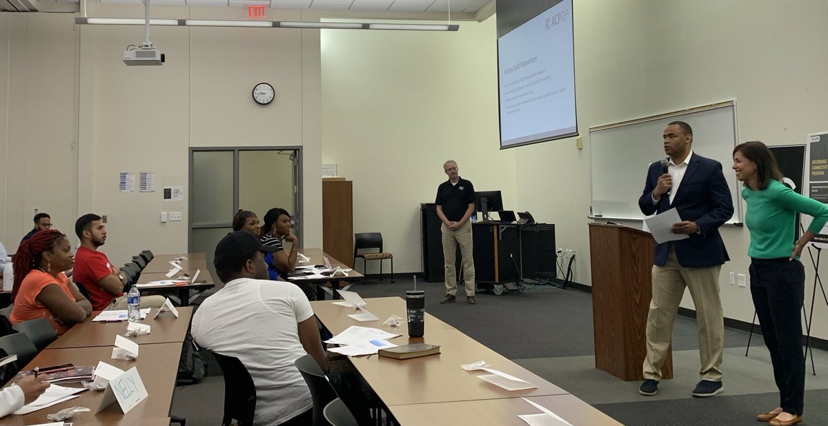 RepVeasey's tweet image. It was an honor to join Chairwoman @JRosenworcelFCC at @dallascollegetx today to discuss how the Affordable Connectivity Program is closing the #DigitalDivide by bolstering internet access for families.