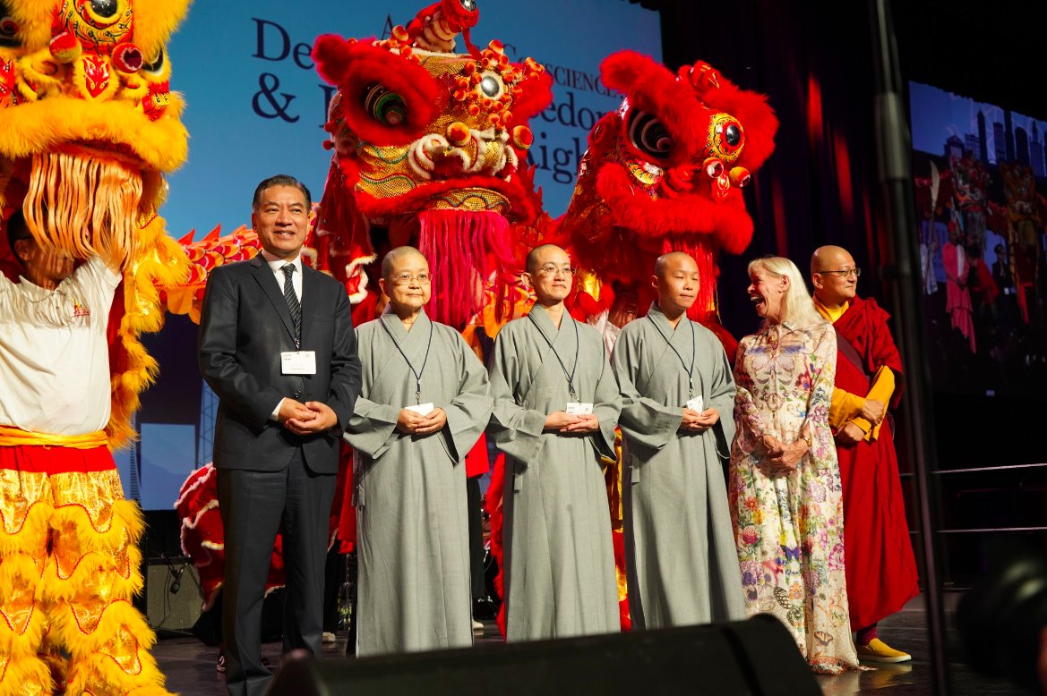 TzuChiUSA's tweet photo. Read all about our recap of day 1 at @InterfaithWorld's 2023 Parliament of the World's Religions: https://t.co/UwJNgqJ1Lo
#ClimateAction #InterfaithVoices #GlobalEthic #Interfaith #ParliamentOfReligions #2023PoWR https://t.co/h8hPMBTNhe