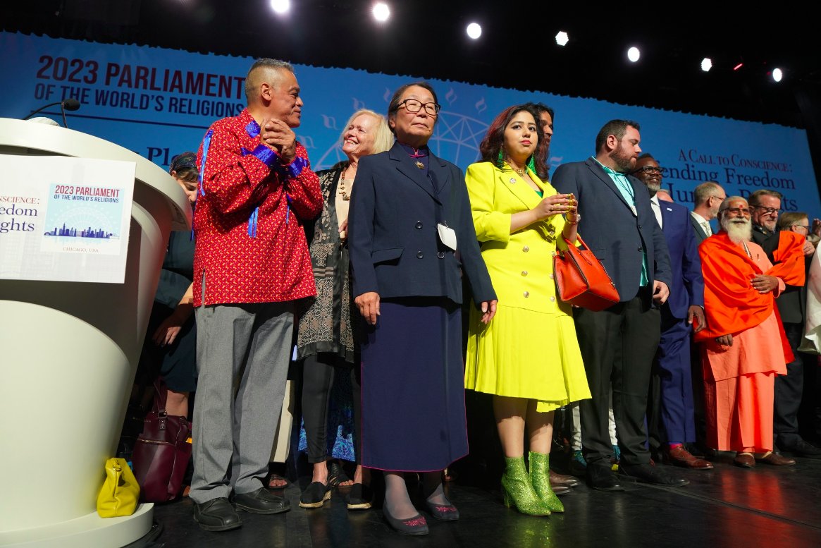 TzuChiUSA's tweet photo. Read all about our recap of day 1 at @InterfaithWorld's 2023 Parliament of the World's Religions: https://t.co/UwJNgqJ1Lo
#ClimateAction #InterfaithVoices #GlobalEthic #Interfaith #ParliamentOfReligions #2023PoWR https://t.co/h8hPMBTNhe