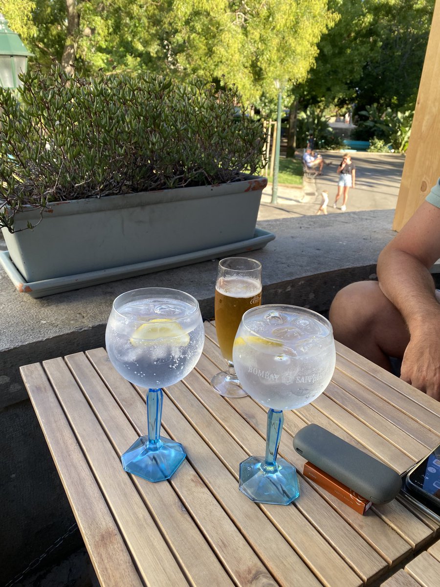 TiaAnica's tweet image. Joie de vivre!!! #pirouette #monteestoril #bombaysapphire