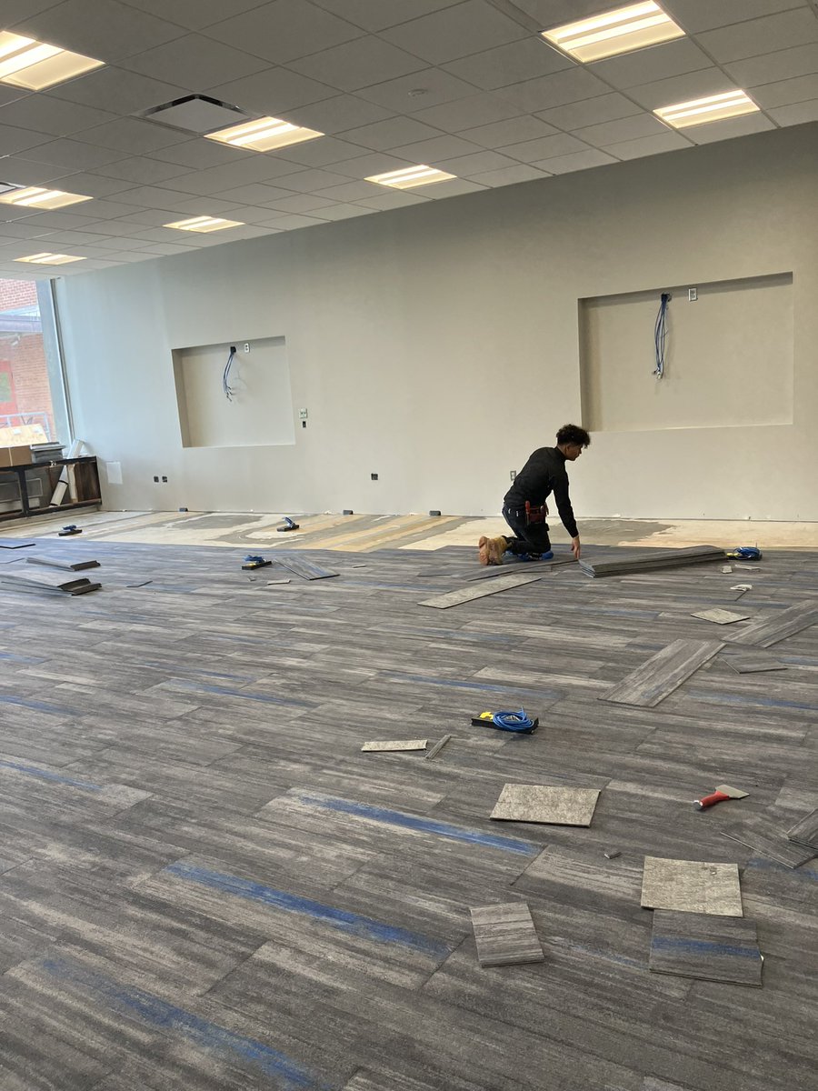 RutgersCommInfo's tweet photo. New flooring in the computer lab! #4thestudents #RUSCI https://t.co/5iM0cEjt4M