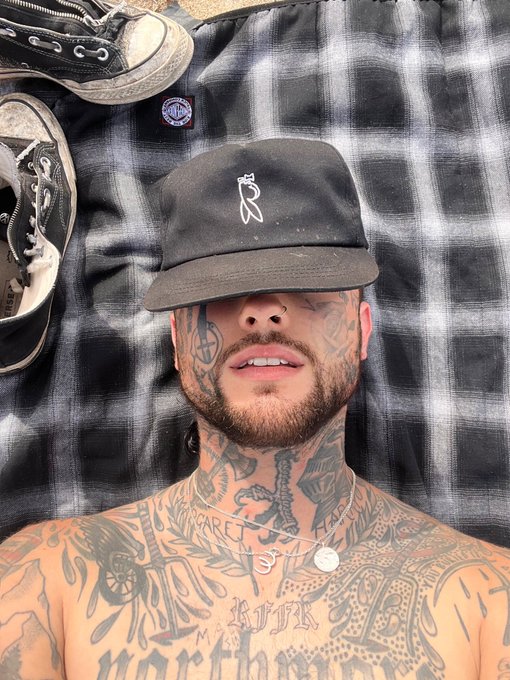 I fell asleep on the beach, Wyd https://t.co/sdYIzS82dH